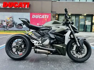 2023 ducati streetfighter v2 storm green