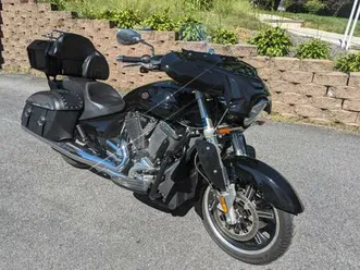 2011 victory crossroads no issues or accidents / extras $ obo