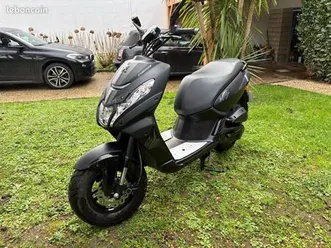 scooter peugeot streetzone