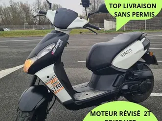 scooter peugeot streetzone 50 cc 2t / ct ok / top livraison révisé sans permis avec usb + support téléphone + alarme + gants en cadeau