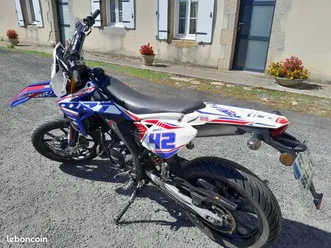 moto 50 cc supermotard