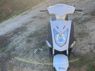 kymco agility 50 cc 4t - 11 000 km - très bon état