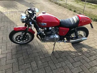 triumph thruxton rosso