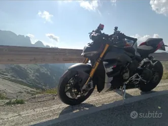 ducati streetfighter v4s (rossa)