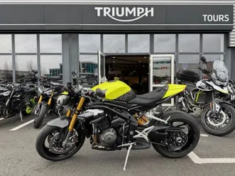 triumph speed triple 1200 rx 2025 1200 cm3 | moto roadster | 2 300 km | jaune | 37100 tours