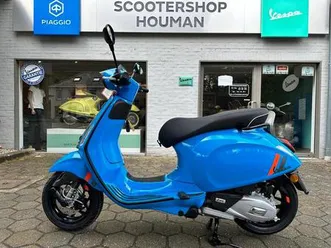 ② vespa sprint 125 cc blu eclettico