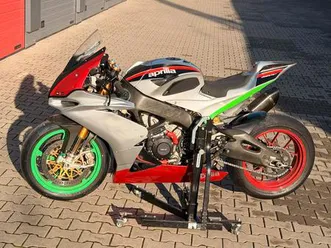 aprilia rsv4 rf rennstrecke top aufgebaute rennmaschine