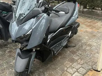 ② yamaha xmax techmax 125 cc 2021