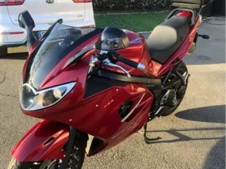 triumph sprint 1050 st avec abs