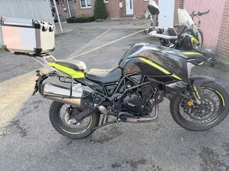 benelli trk 702 x adventure motorrad mit koffer