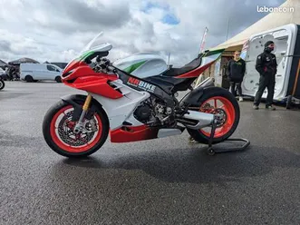 aprilia rsv4