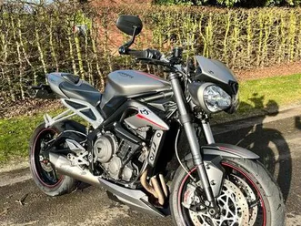 ② triumph street triple rs 765 122pk