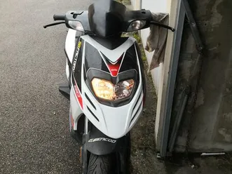 aprilia sr motard