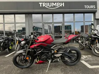 triumph street triple 765 rs 2023 765 cm3 | moto roadster | 6 500 km | rouge | 37100 tours