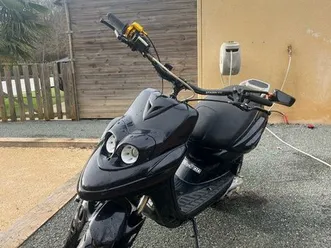 scooter mbk rocket avec deux moteur avec le scooter