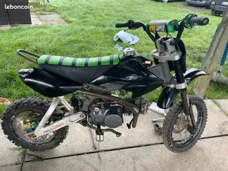 bonjour je vends ma moto cross rsr à négocie