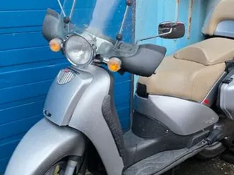 scooter aprilia scarabeo