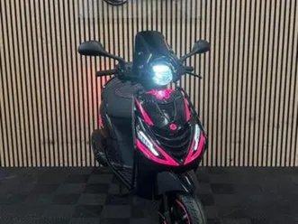 piaggio zip | black & pink edition | 2023 | 2400km — scooters | piaggio — marktplaats