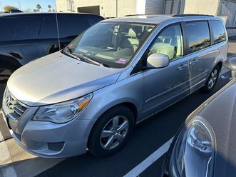 used 2011 volkswagen routan sel