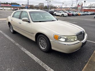 used 2002 lincoln town car cartier