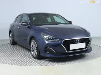 hyundai i30 fastback 1.4 t-gdistyle , automat, čr,1.maj za 13 700 €
