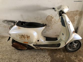 PIAGGIO VESPA ET4 150 '02 tweedehands - De Parking