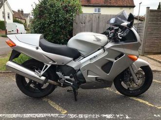 Honda Honda Vfr800 Fi 1998 Silver 13 Months Mot Full Service History In Salisbury Wilts Occasion Le Parking