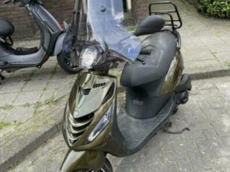PIAGGIO zeer-mooie-piaggio-zip-snor-scooter tweedehands - De Parking
