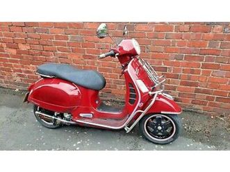 PIAGGIO vespa-gts250-ie-2006-with-akrapovic-exhaust-front-rack-bumpers-not-gts300  tweedehands - De Parking