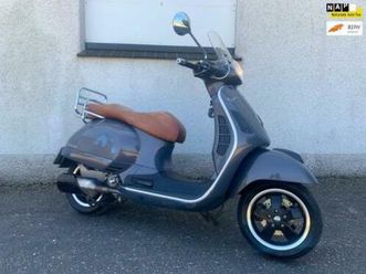 PIAGGIO vespa-scooter-gts-250-i-e-rekje-ruit-en-sportdemper  Gebrauchtmotorrad