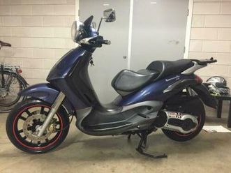 PIAGGIO beverly-500-full-malossi-en-akra-gilera-piaggio-mp3-tmax  tweedehands - De Parking