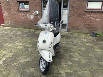 PIAGGIO vespa-lx-50-4t-snor-2010 Used - the parking motorcycles
