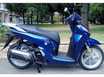 HONDA sh-300 tweedehands - De Parking