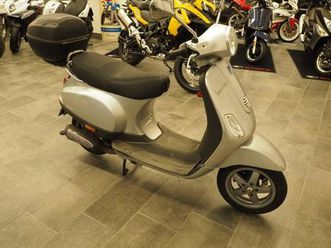PIAGGIO VENDO VESPA LX 50 (2005 Used - the parking motorcycles