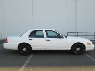 Ford Crown Victoria Police Intercept 2003 Ford Crown Victoria Police Interceptor Used The Parking