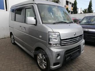 Nissan nv 100