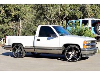 Chevrolet C K 1500 1998 Chevrolet C 1500 Cheyenne Silverado 5 7l V8 Delivery Available Used The Parking