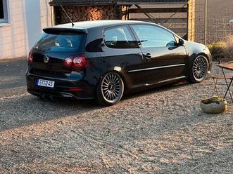 VOLKSWAGEN GOLF R32 golf-v-r32-schalensitze-handschalter