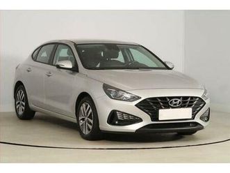 hyundai i30 komfort 1.0 t-gdi, čr,1.maj