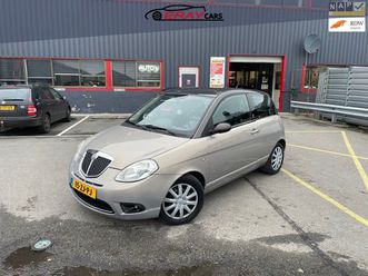 lancia y(psilon) - ypsilon 1.4-16v / automaat / nap /