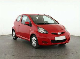 toyota aygo 1.0 vvt-i, serv.kniha, po stk