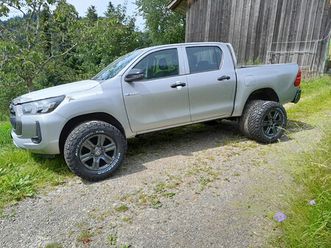 hi-lux 2,8 dc 4x4 / tech. paket, silber metallic, inkl. ahk 3,5 t, wanne, alu + offroadpneu optional *** kein mildhybrid !!! ***