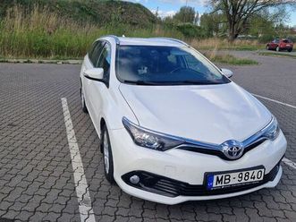toyota-auris-cena-8-300-eur-piedavaju-lieliska-stavokli-esosu-toyota-plasu-auris-gadiem