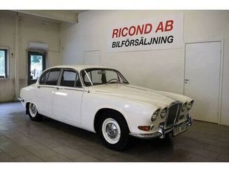 4.2 xk saloon svensksåld lågmil fin bil