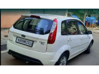 ford figo 1.2p titanium plus mt 2012