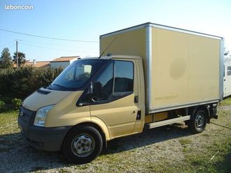 fourgon caisse avec élévateur