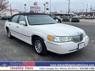 2001-lincoln-town-car-signature