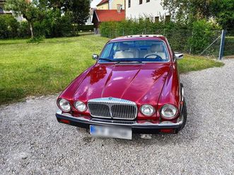 DAIMLER DOUBLE SIX oldtimer-jaguar-daimler-double-six-weinrot-met-zustand-2-'