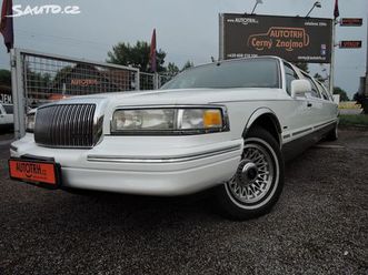 lincoln town car limuzína 9.m pronájem