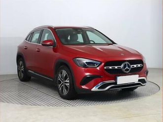 mercedes-benz gla 220 d 4matic, čr, 1.maj